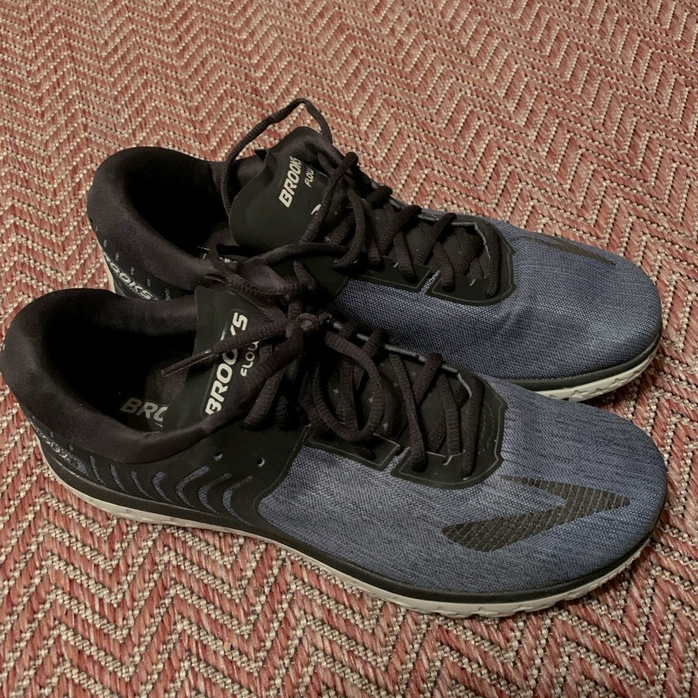 Brooks Pure Flow 6 Men's size 11.5 D  LIKE NEW